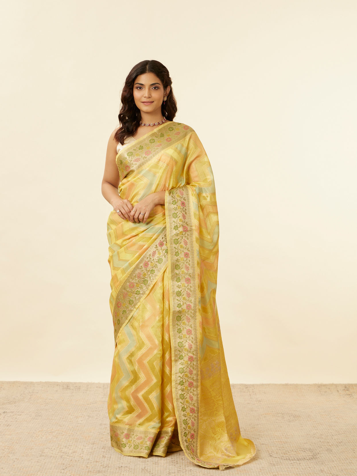 Mohey Women Daisy Yellow Chevron Patterned Zari Work Saree