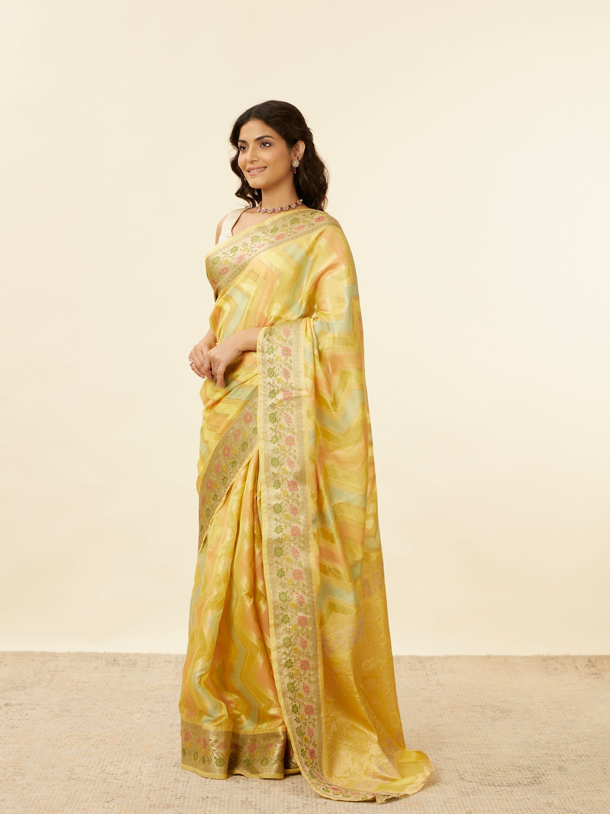 Mohey Women Daisy Yellow Chevron Patterned Zari Work Saree