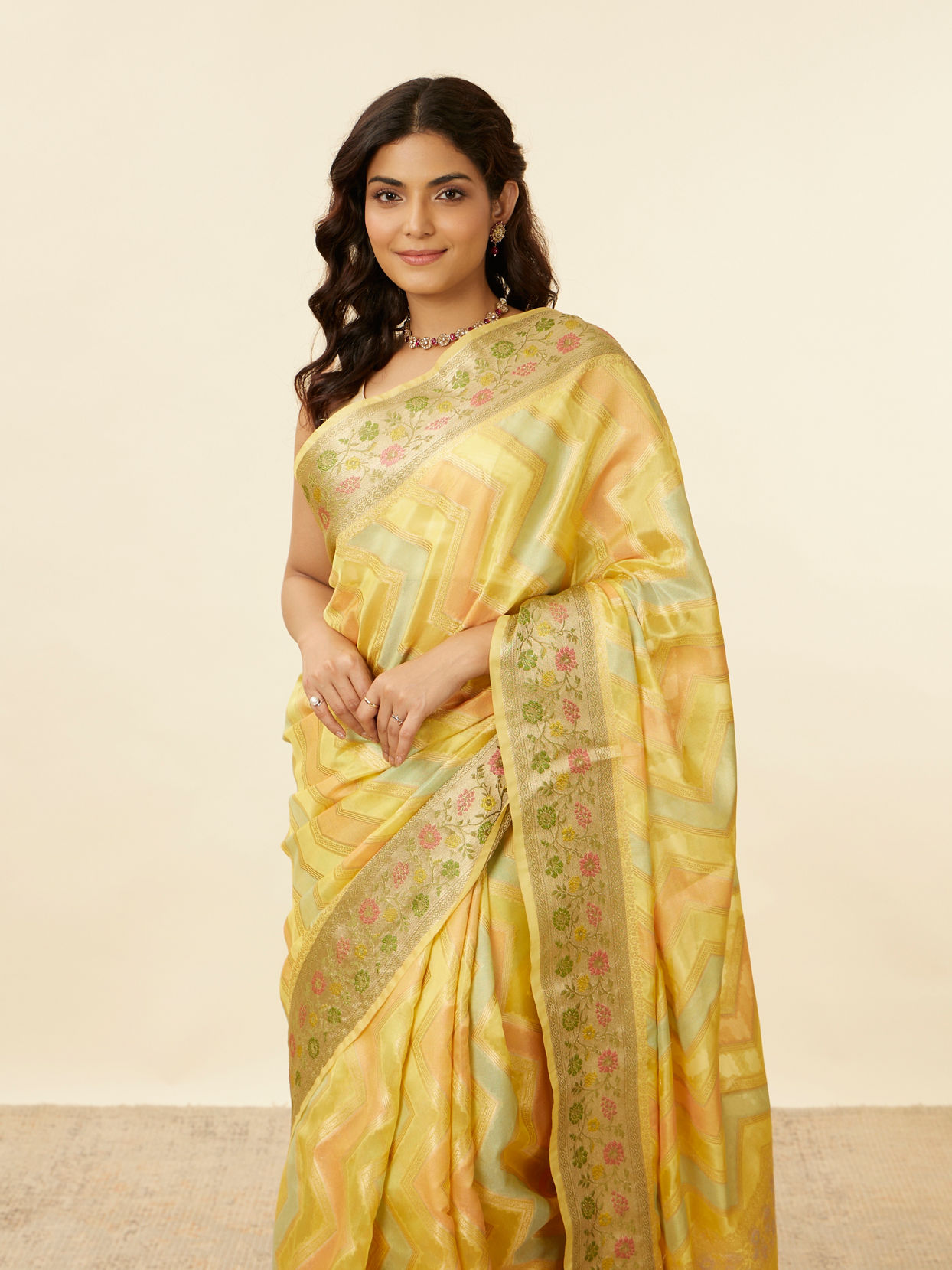 Mohey Women Daisy Yellow Chevron Patterned Zari Work Saree