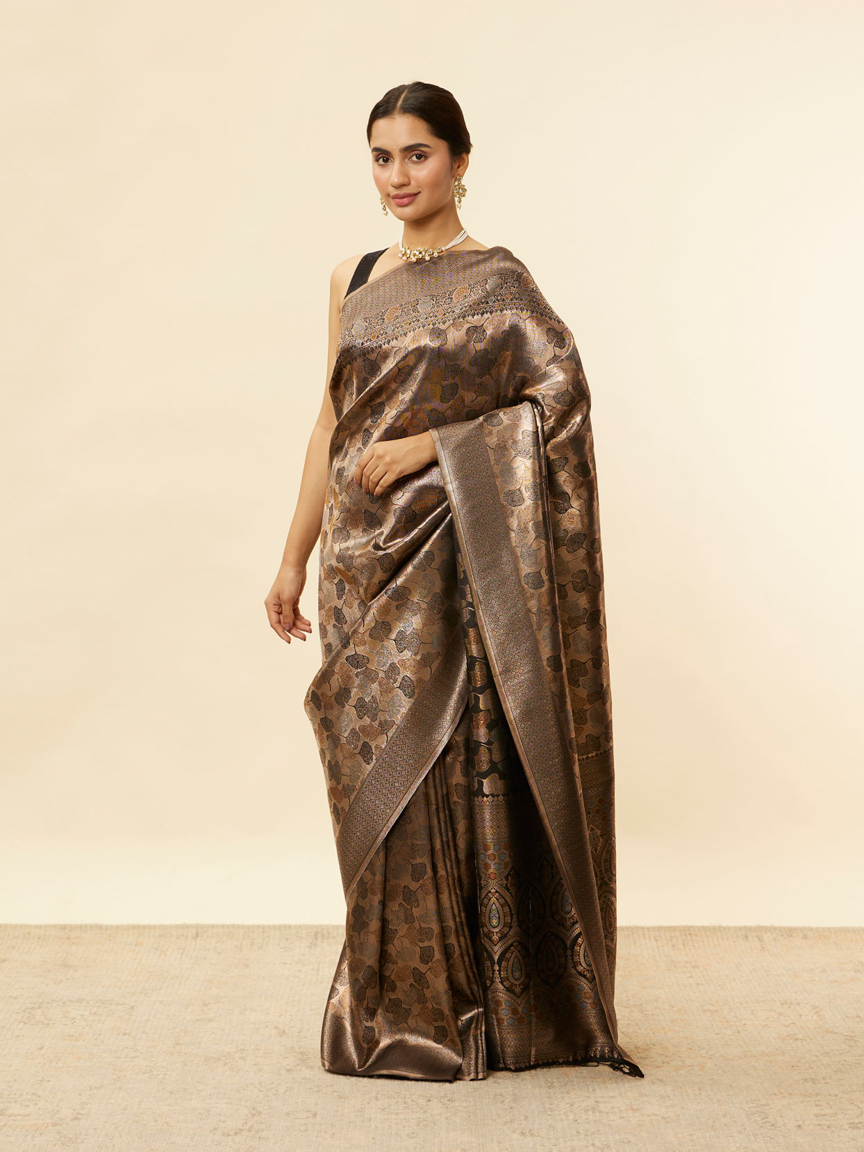 Midnight Black Lotus Leaf Patterned Saree image number 3