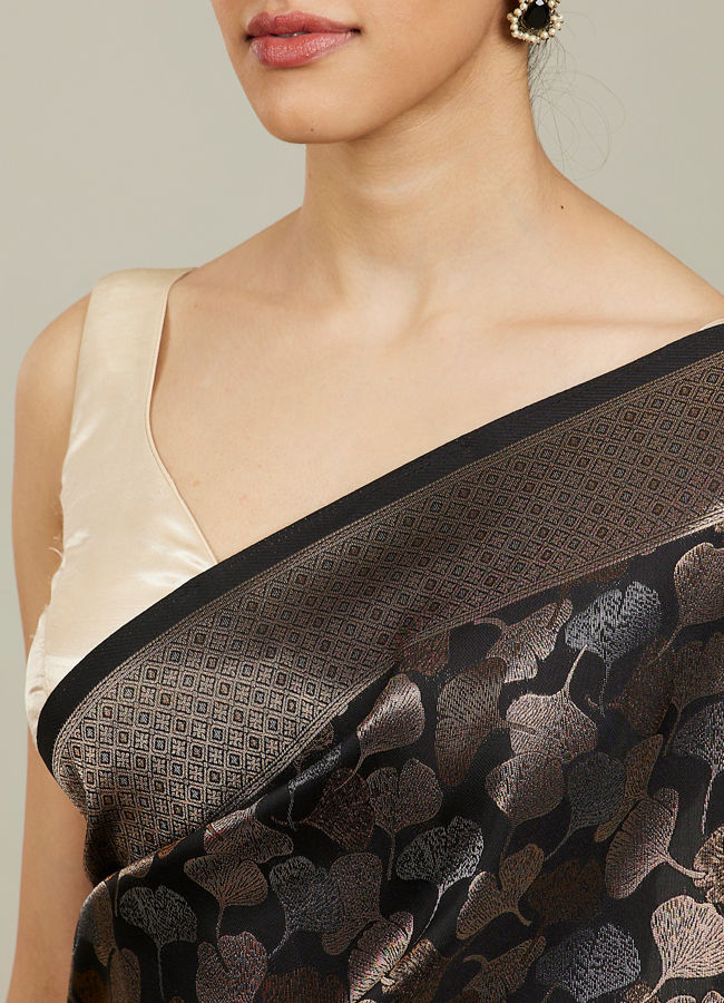 Mohey Women Midnight Black Lotus Leaf Patterned Saree