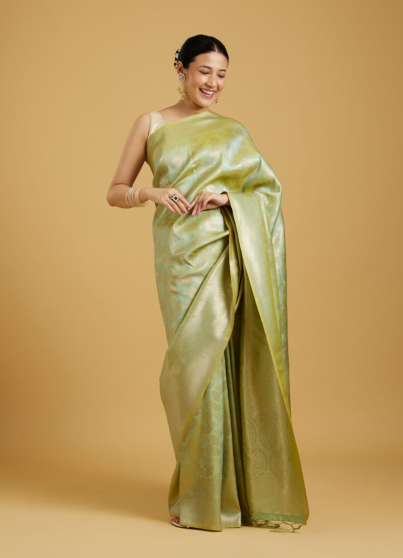 Mohey Women Pista Green Elegance Saree