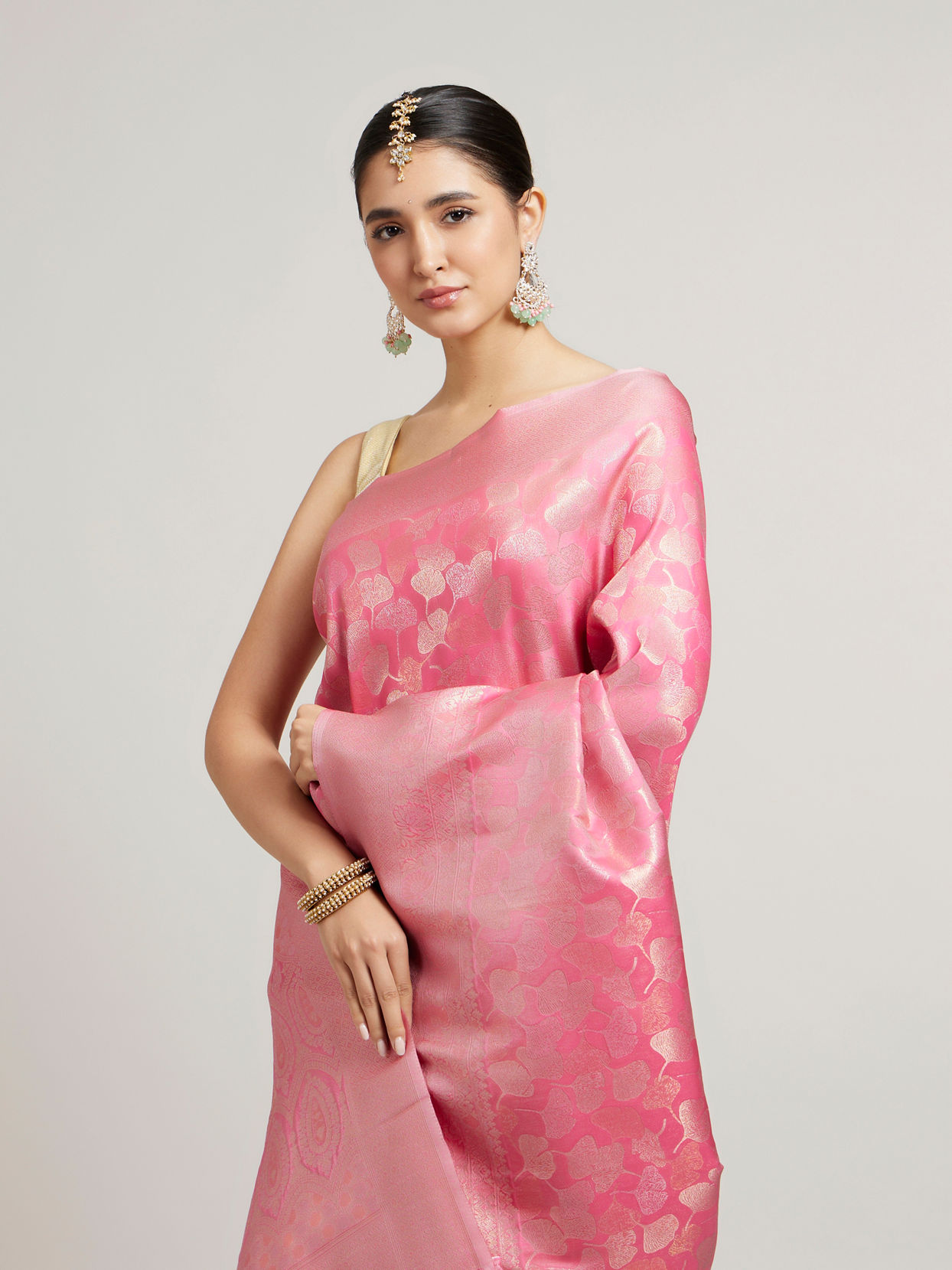 alt message - Mohey Women Pink Elegance Saree image number 1