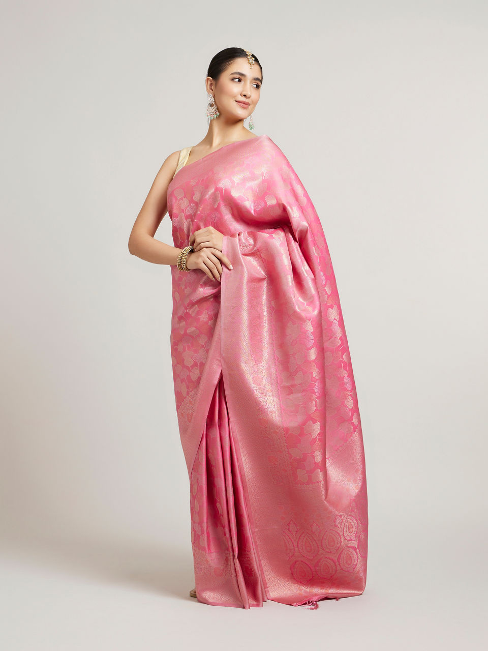 Mohey Women Bubblegum Pink Leaf Patterned Saree