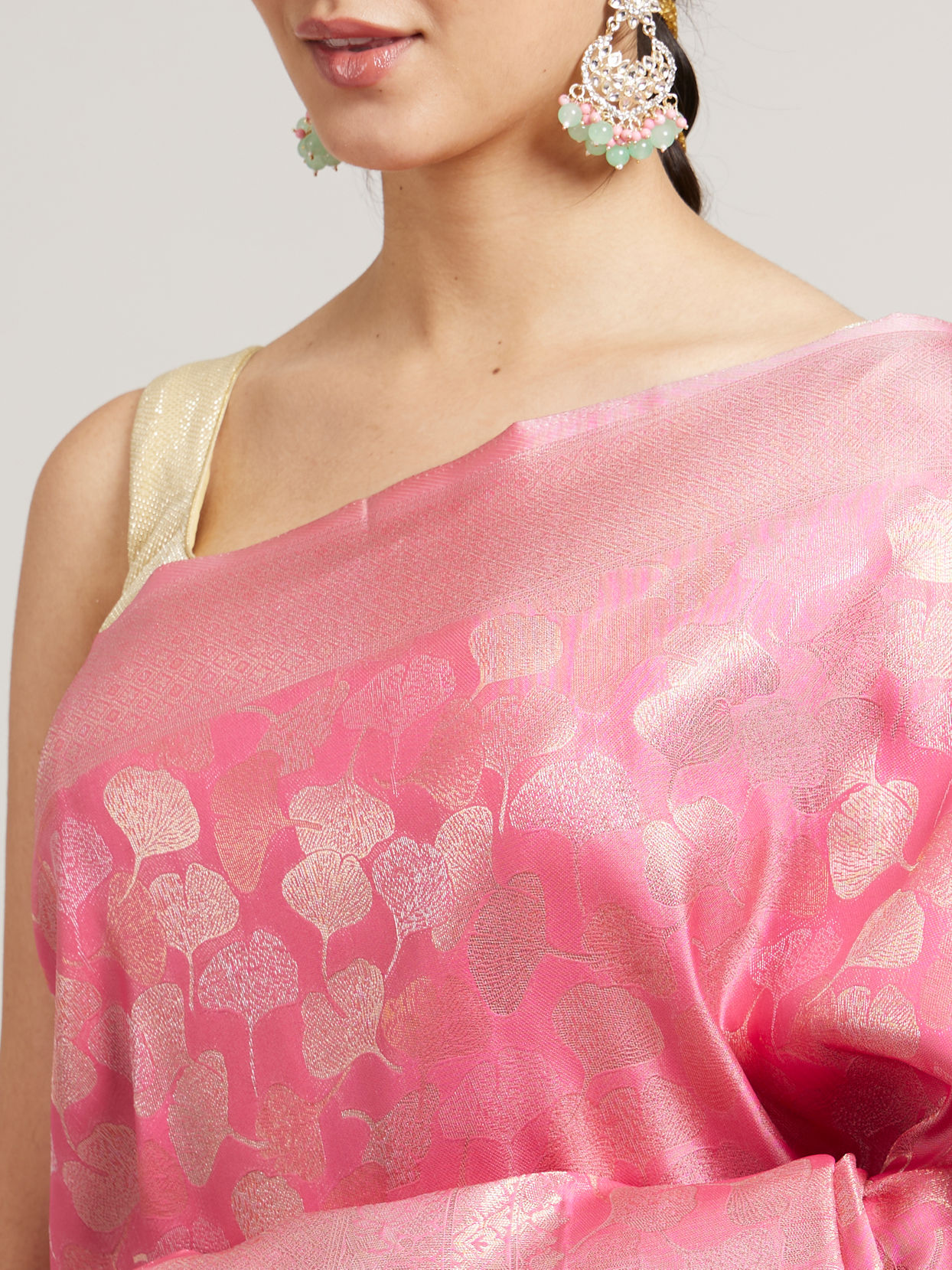 Mohey Women Bubblegum Pink Leaf Patterned Saree