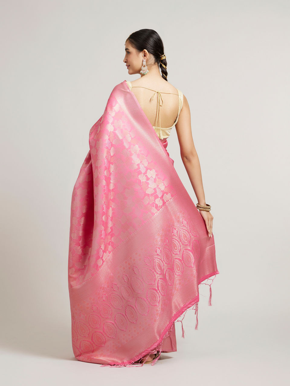 Mohey Women Bubblegum Pink Leaf Patterned Saree