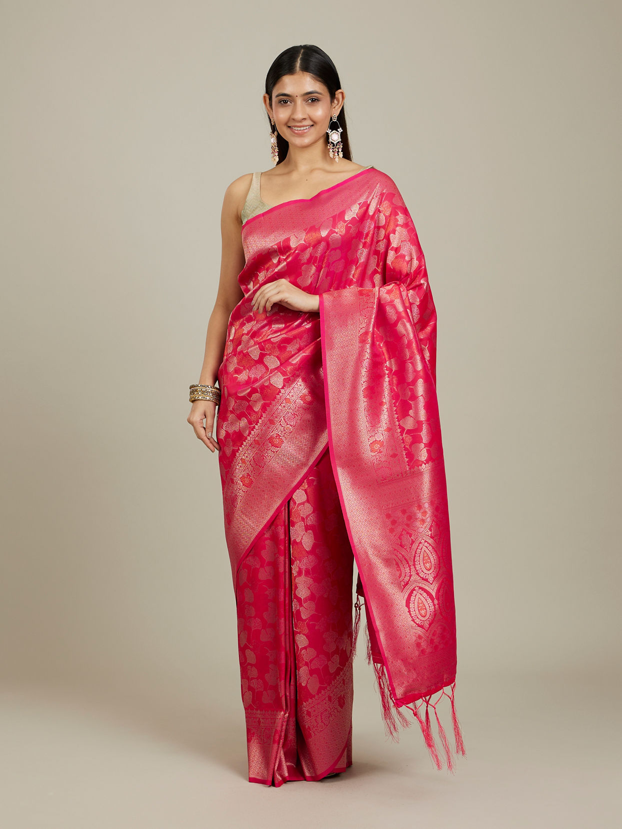 Mohey Women Rani Pink Lotus Leaf Patterned Saree