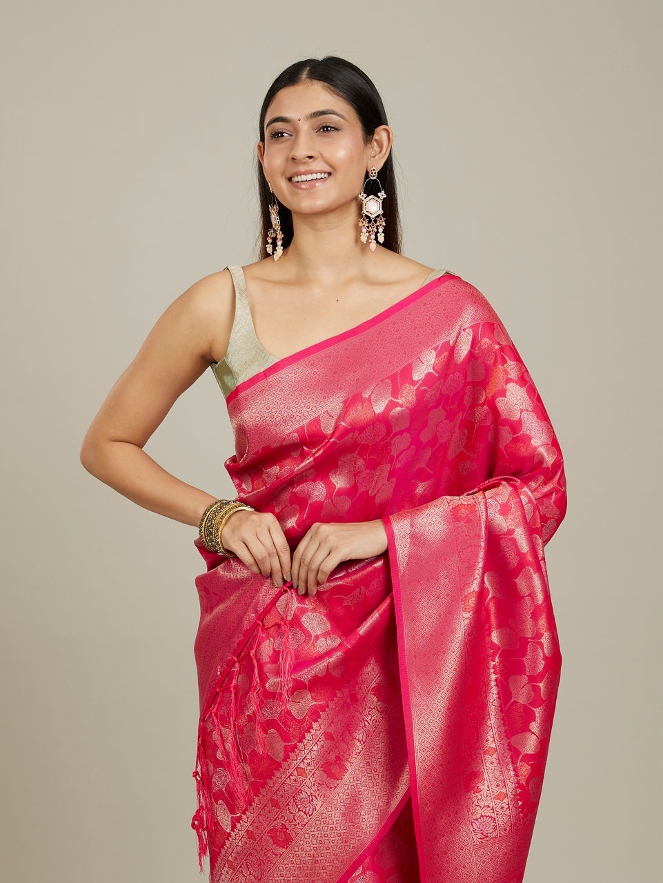 Mohey Women Rani Pink Lotus Leaf Patterned Saree