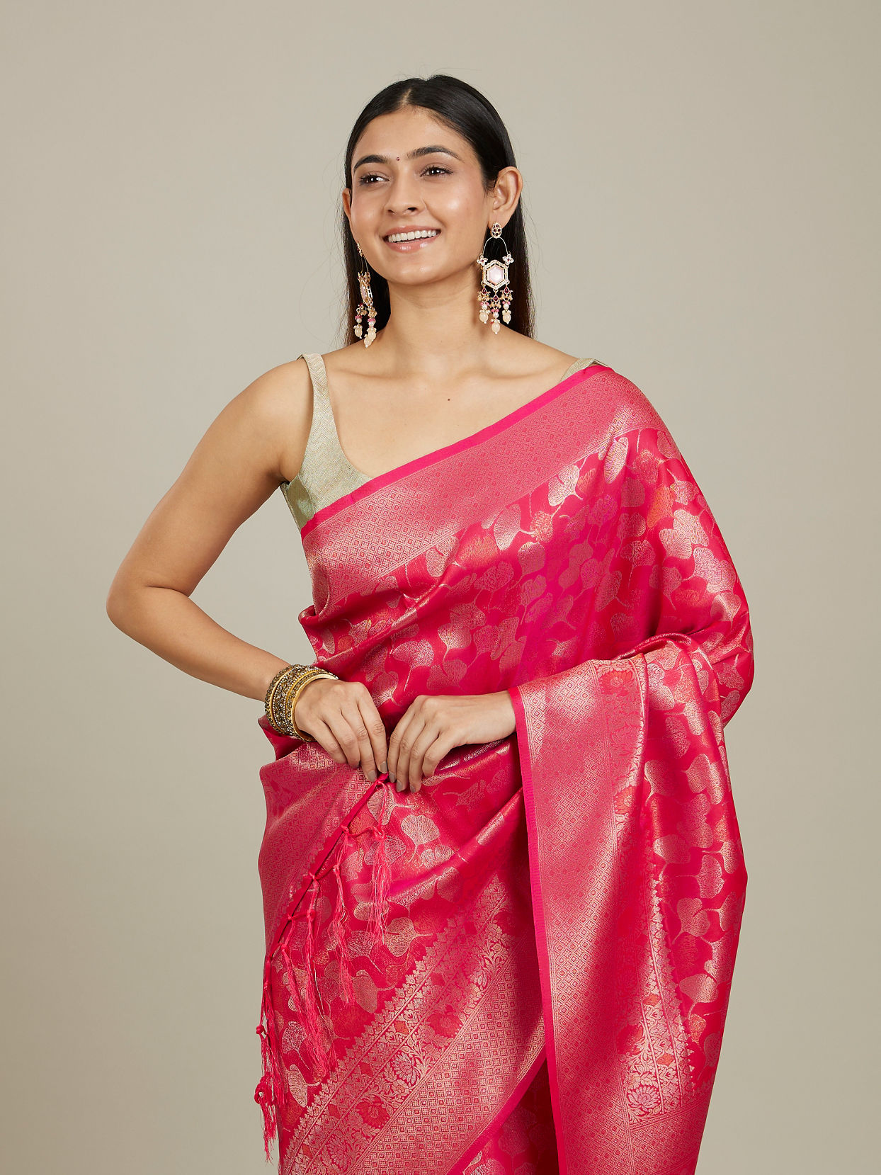 Mohey Women Rani Pink Lotus Leaf Patterned Saree