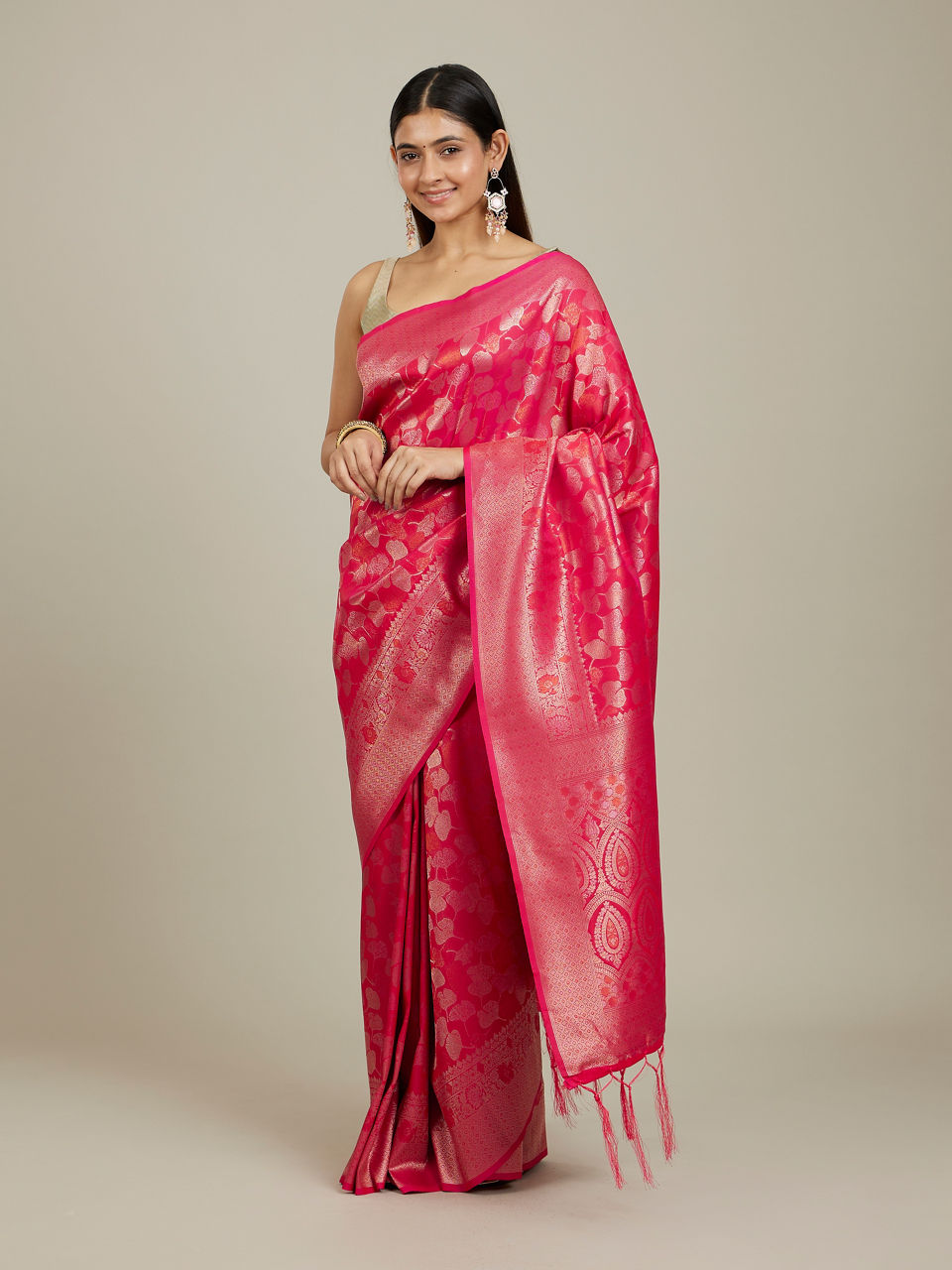 Mohey Women Rani Pink Lotus Leaf Patterned Saree