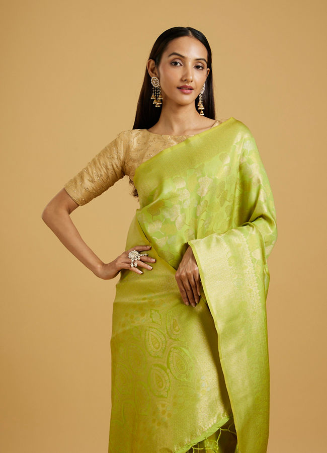 alt message - Mohey Women Emerald Green Festive Saree image number 1