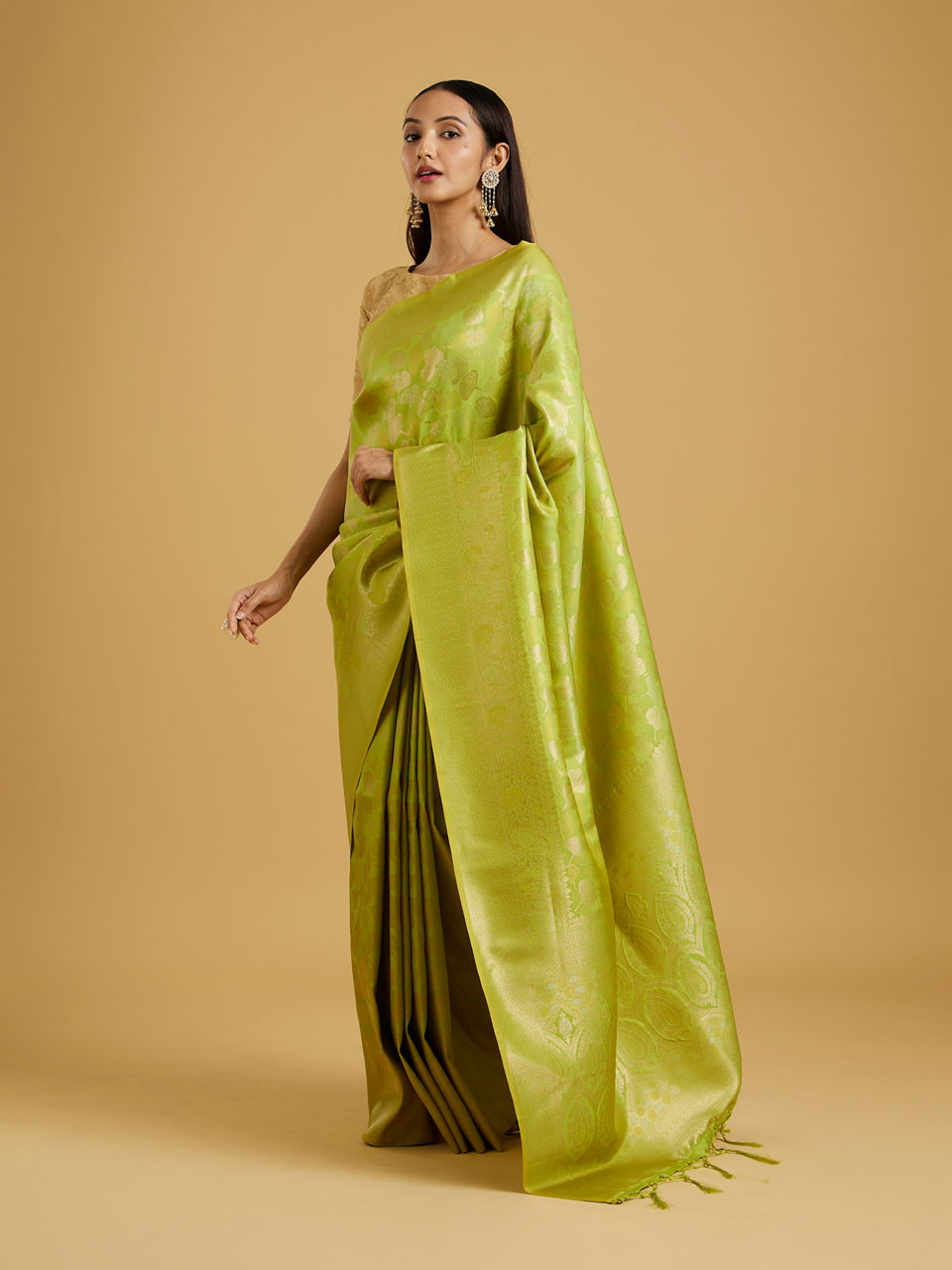 Mohey Women Emerald Green Festive Saree