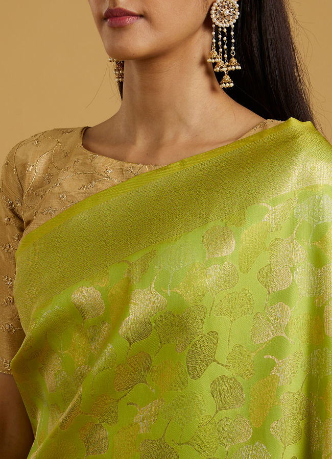 alt message - Mohey Women Emerald Green Festive Saree image number 3