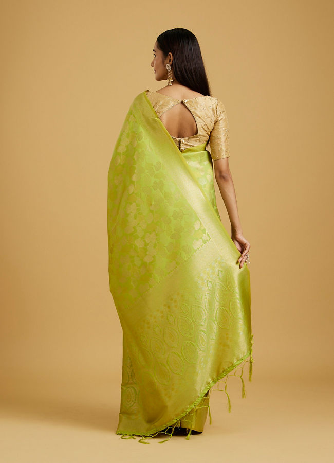 alt message - Mohey Women Emerald Green Festive Saree image number 4