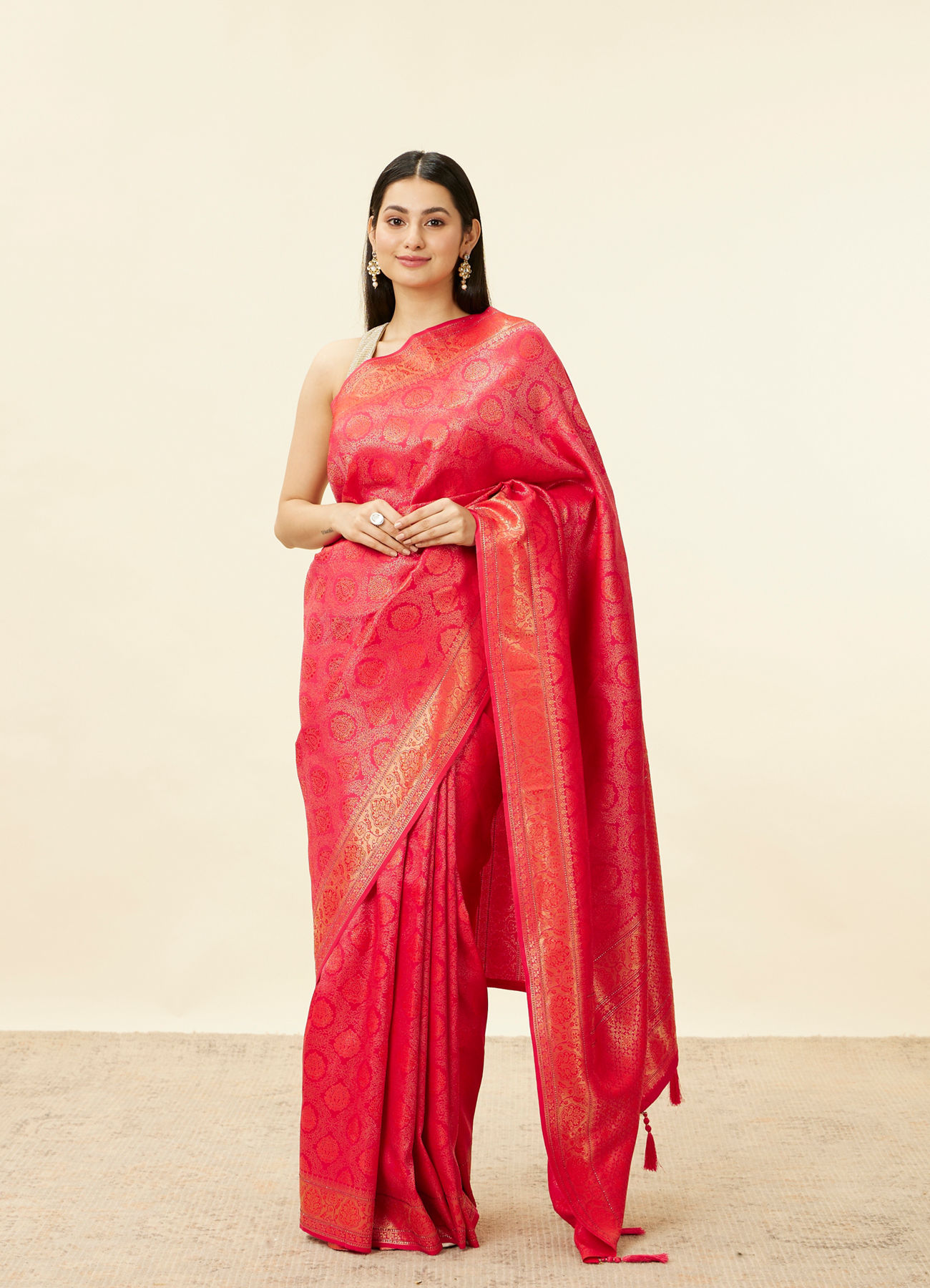 Mohey Women True Red Zari Jaal Patterned Saree