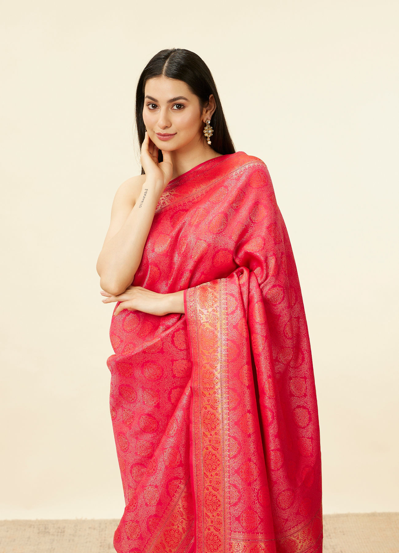 Mohey Women True Red Zari Jaal Patterned Saree