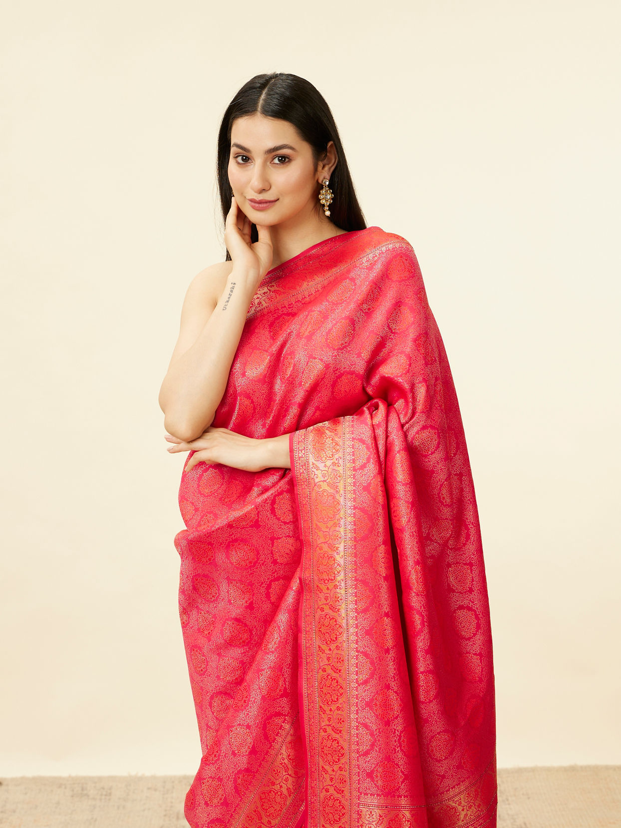 Mohey Women True Red Zari Jaal Patterned Saree image number 1