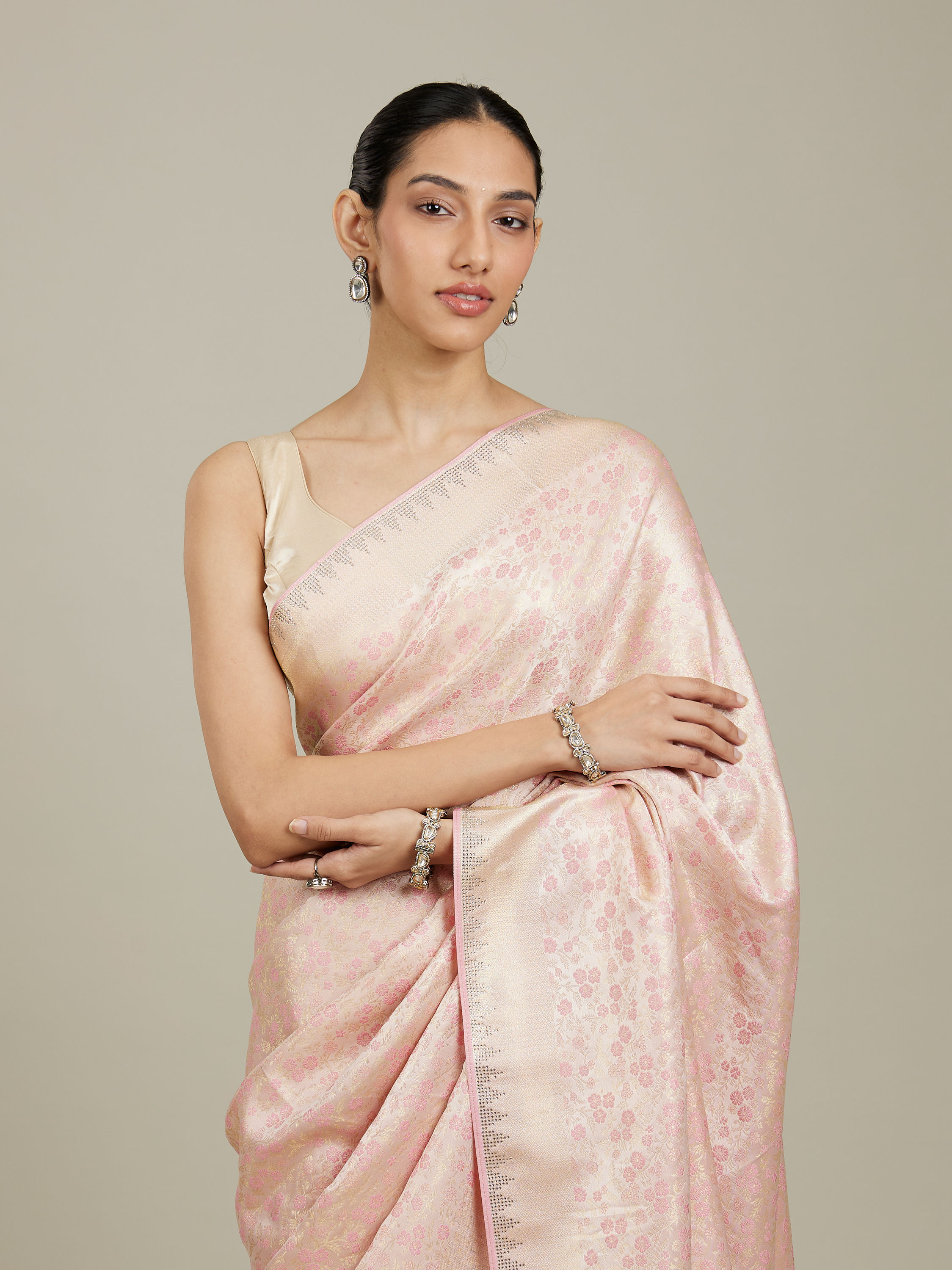 Mohey Women Cherry Blossom Pink Floral Patterned Zari Work Saree