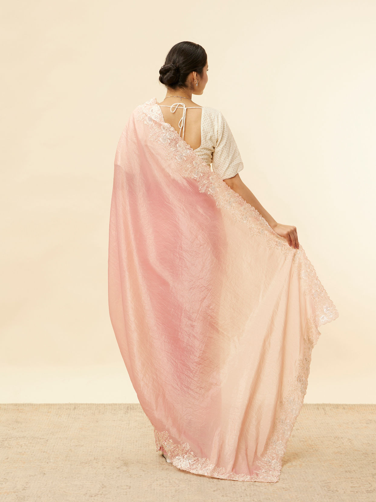 Mohey Women Conch Shell Pink Floral Bordered Saree