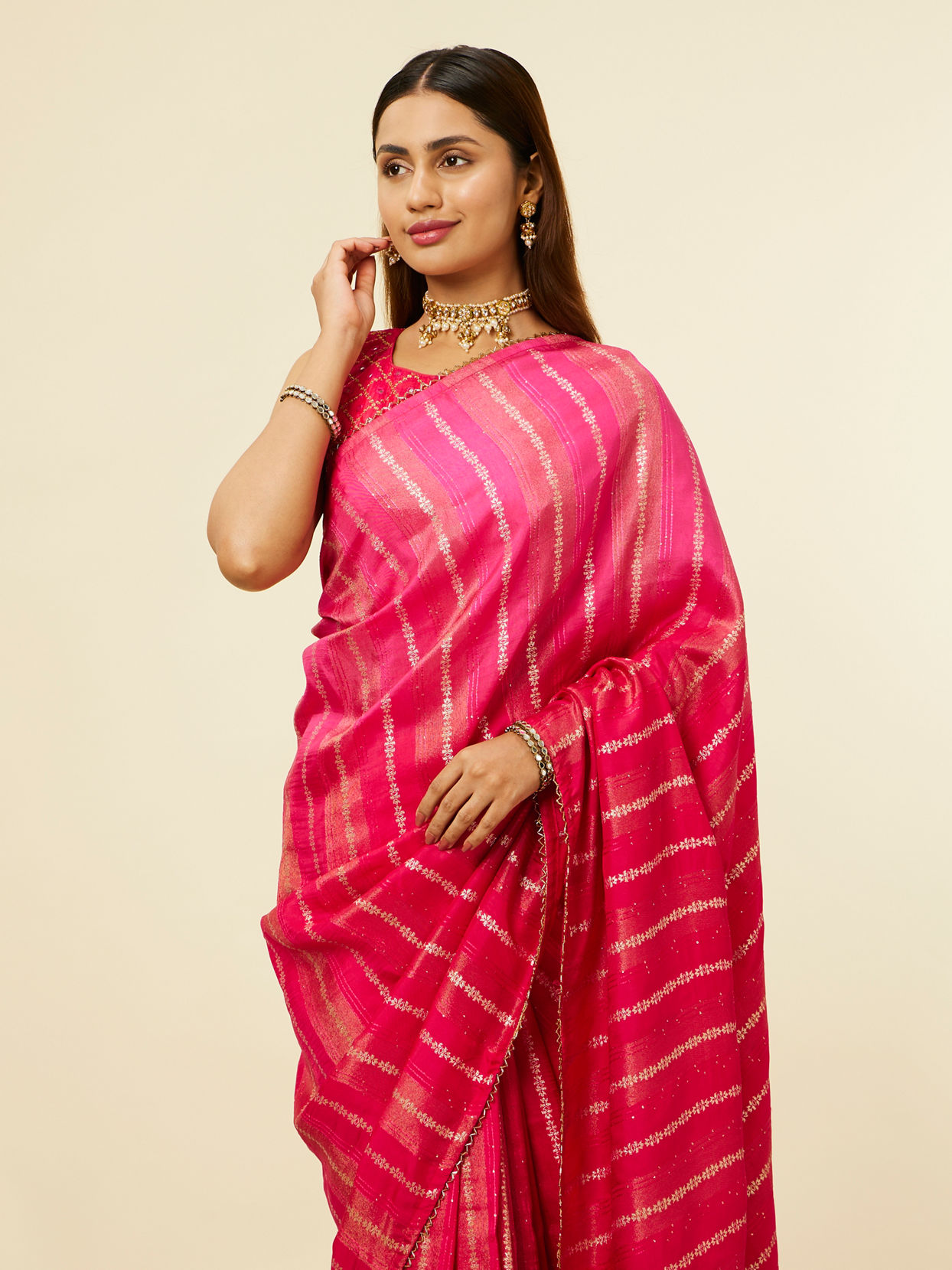 alt message - Mohey Women Rani Pink Bel Buti Patterned Saree image number 1