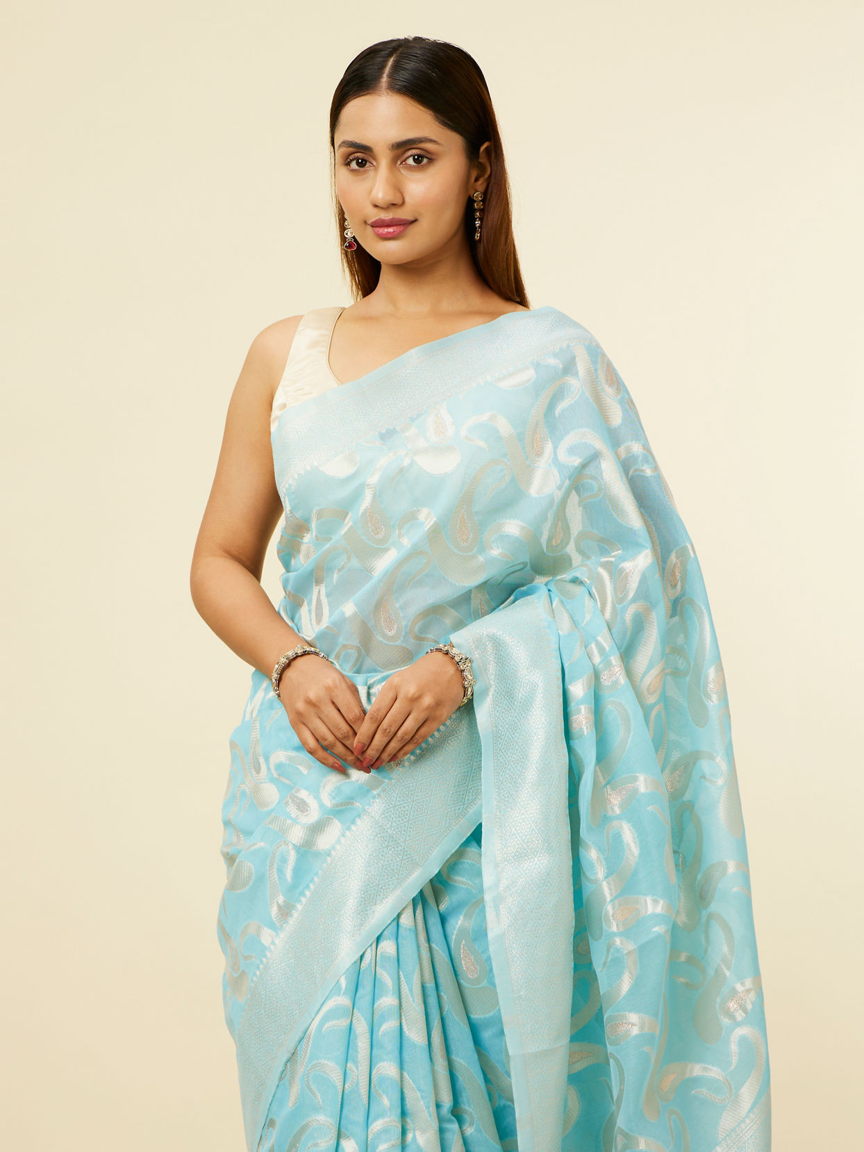 alt message - Mohey Women Light Blue Floral Zari Work Saree image number 1