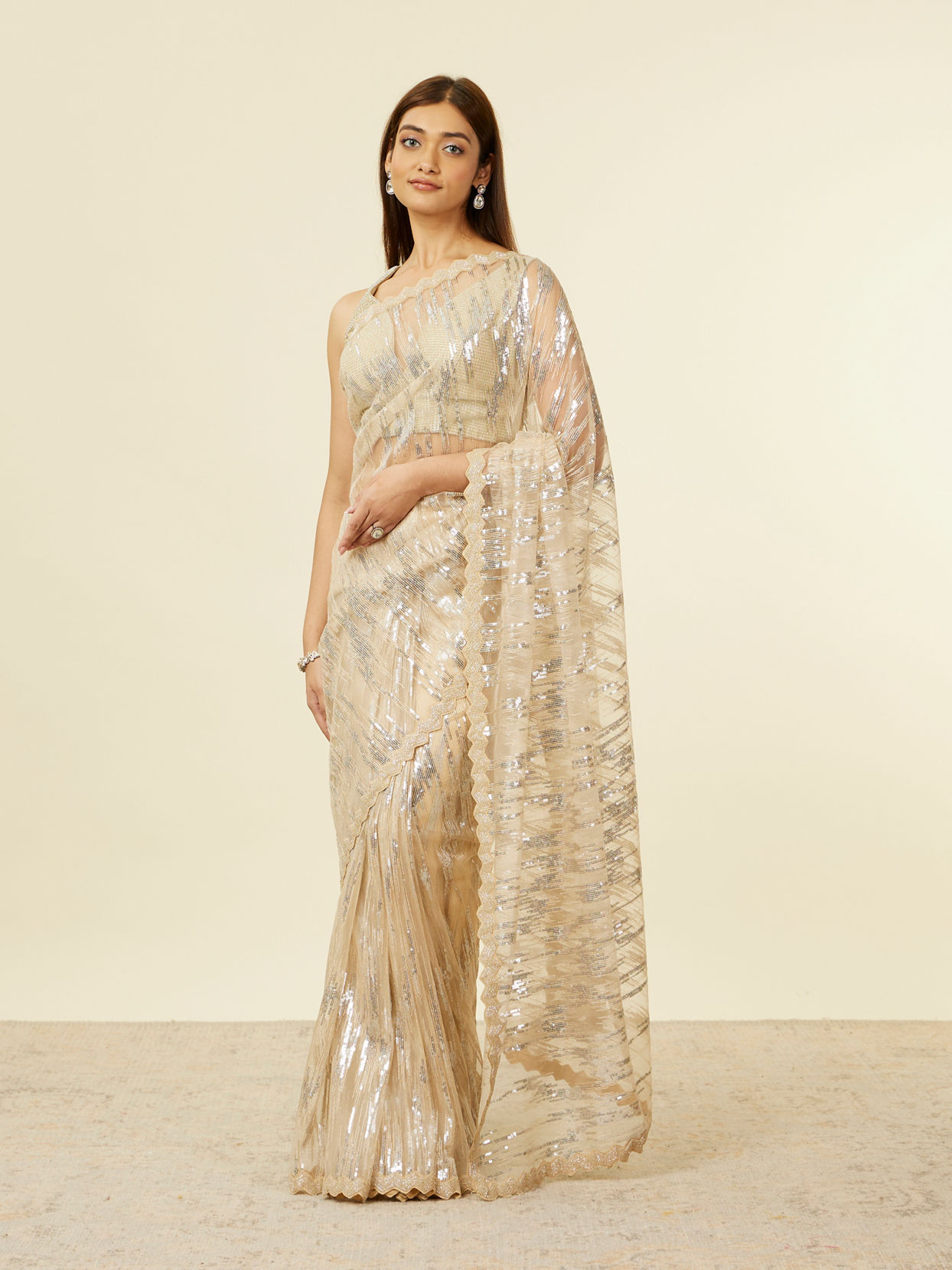 alt message - Mohey Women Sand Beige Sequined Saree image number 3