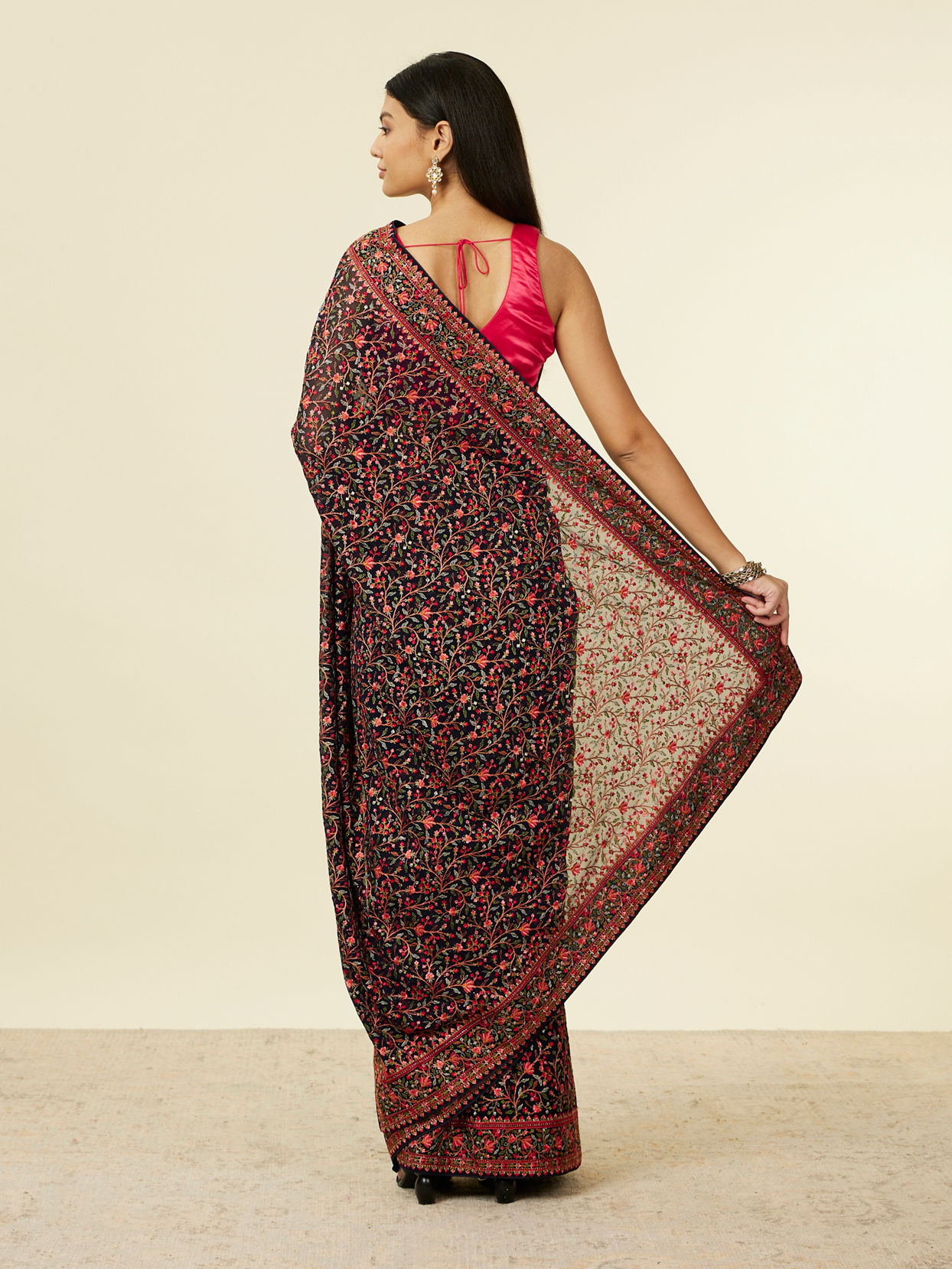 Mohey Women Indigo Blue Bel Buti Patterned Saree