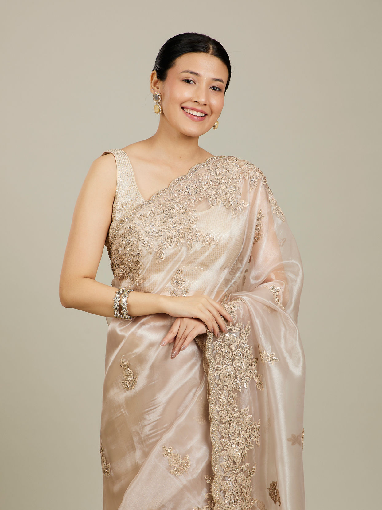 Mohey Women Ravishing Fawn Organza Saree