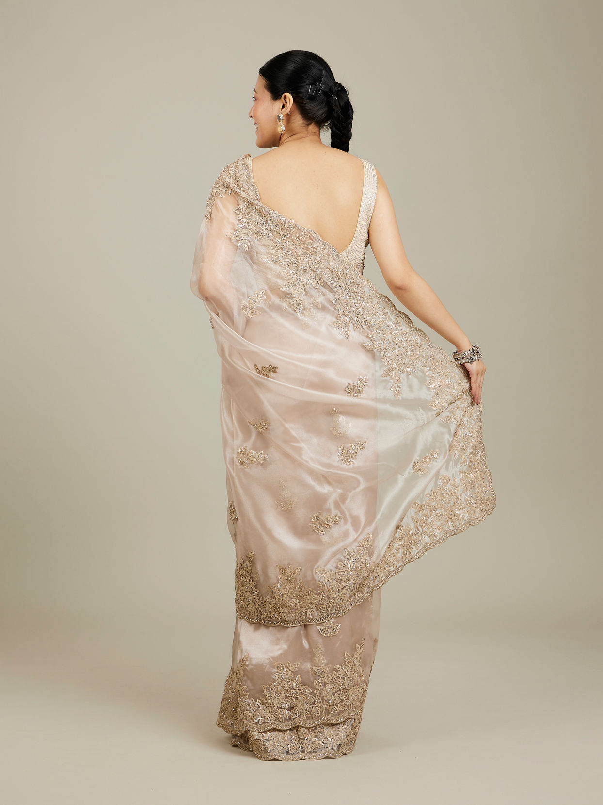 Mohey Women Ravishing Fawn Organza Saree