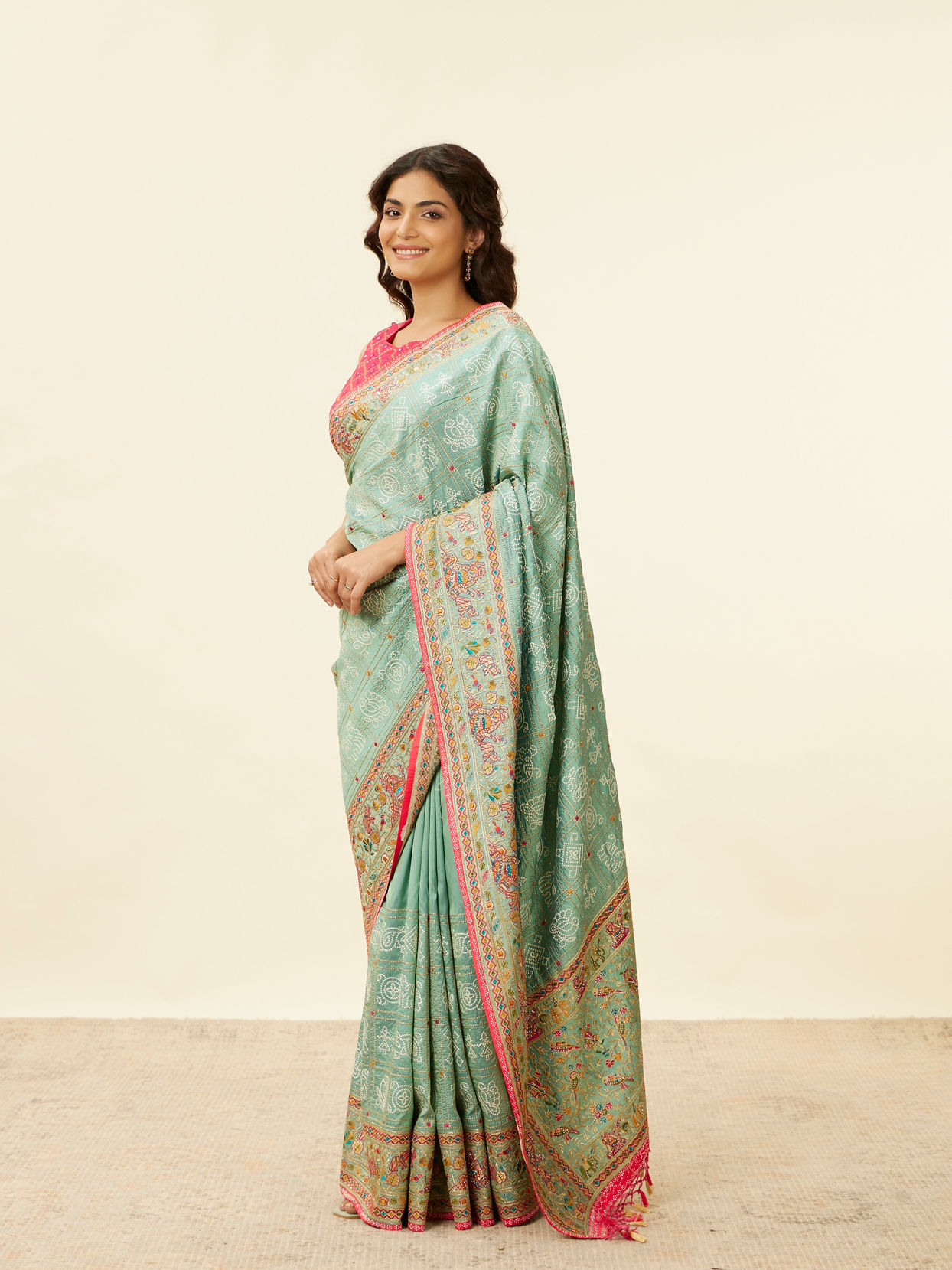 alt message - Mohey Women Sea Green Village Art Embroidered Saree image number 3