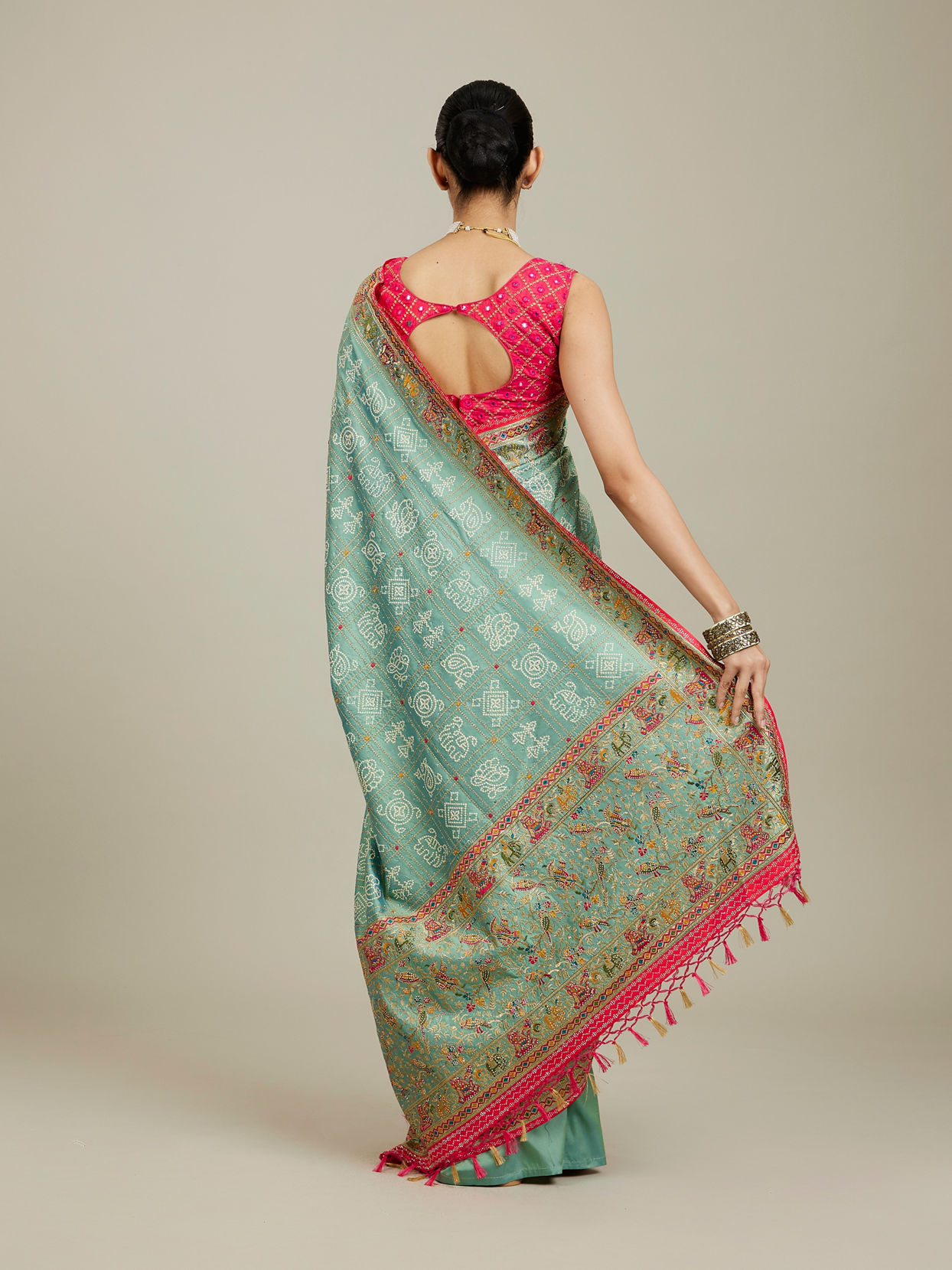 Mohey Women Sea Green Village Art Embroidered Saree image number 4