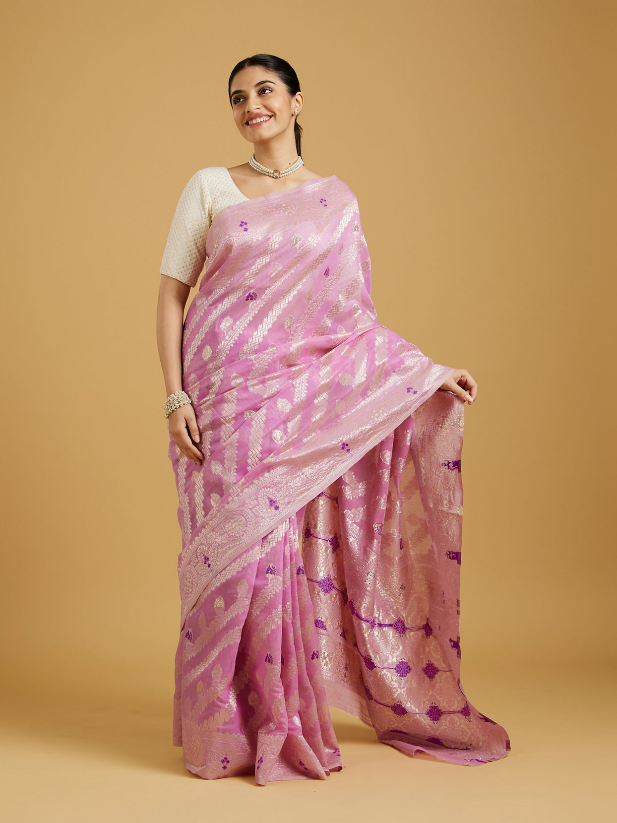 Mohey Women Lavish Purple Extravaganza Saree