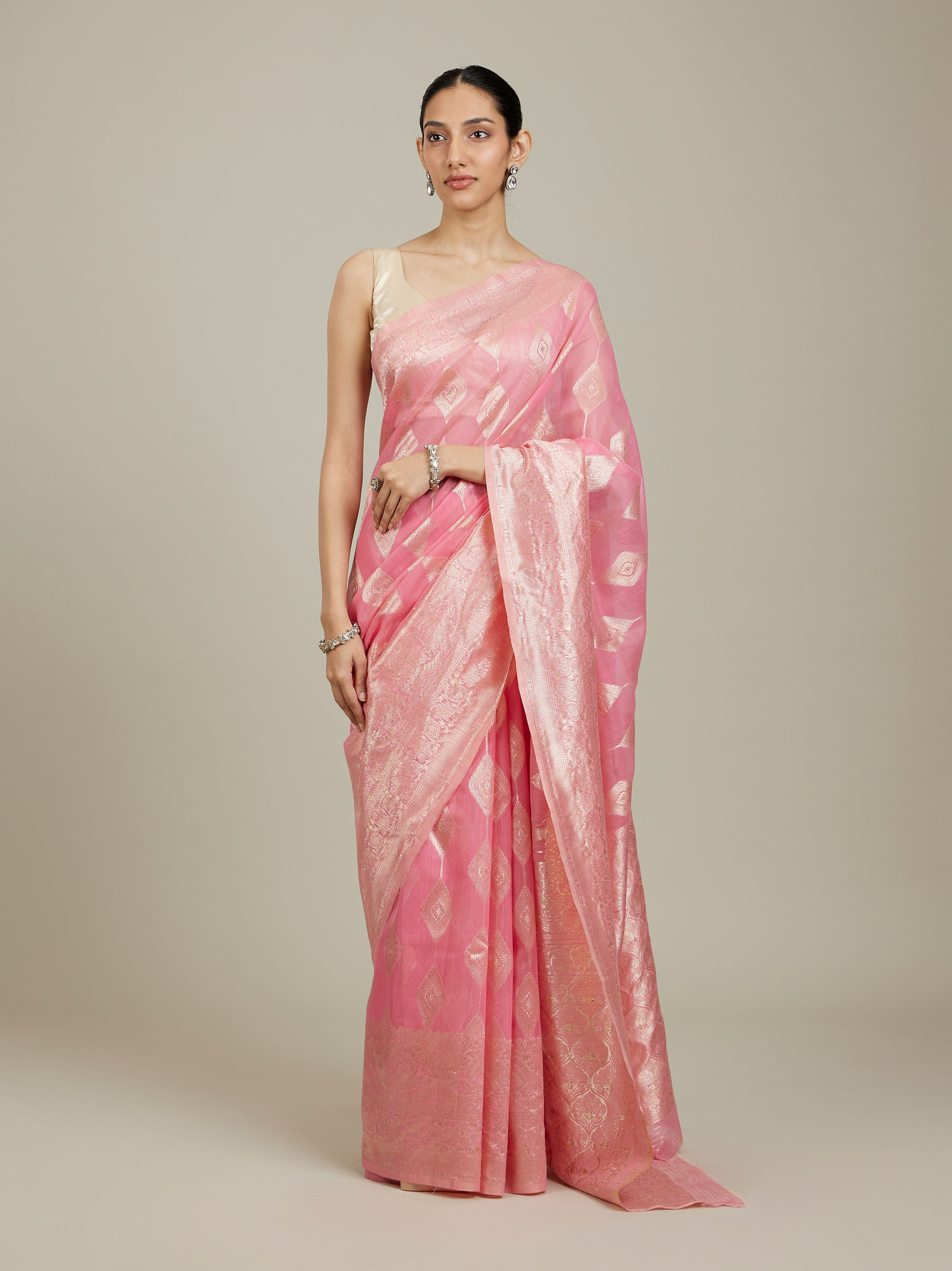 Mohey Women Elegant Pink Silk with Intricate Zari Weave Saree