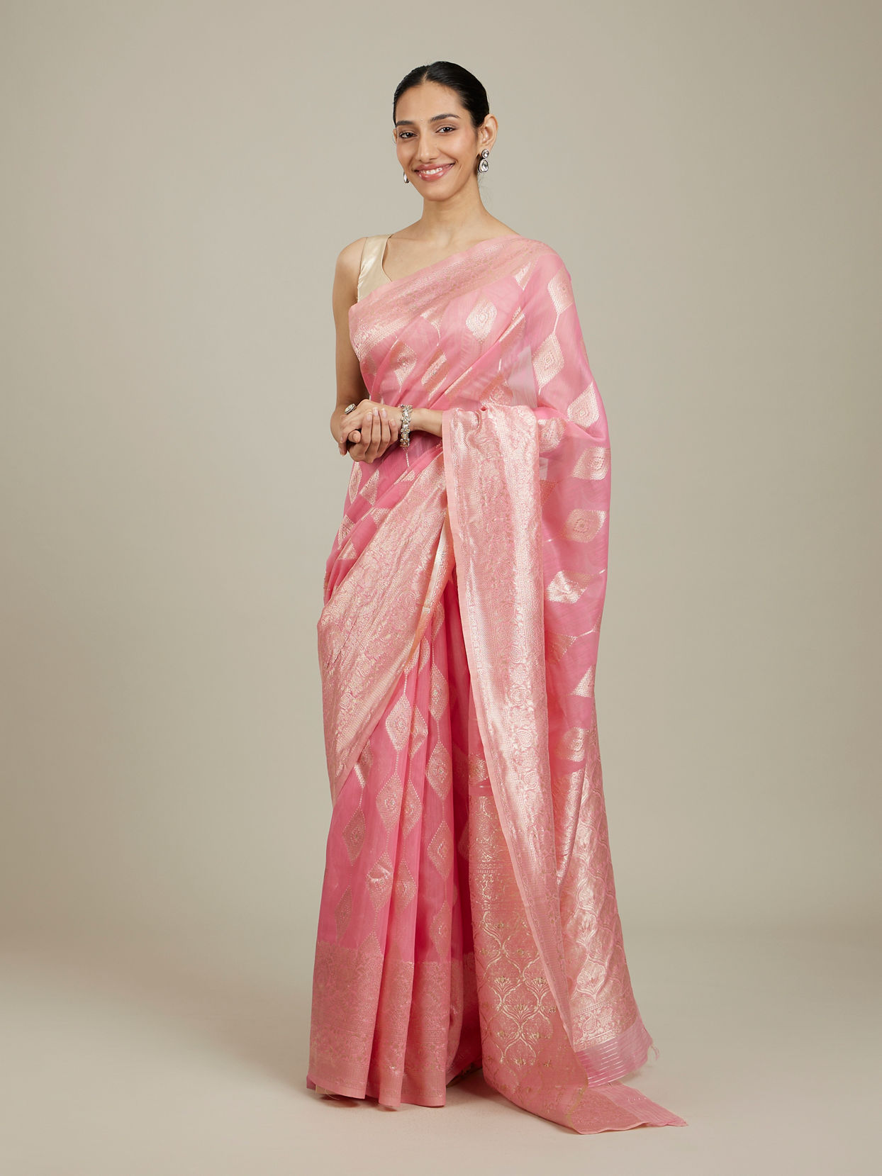 Mohey Women Elegant Pink Silk with Intricate Zari Weave Saree