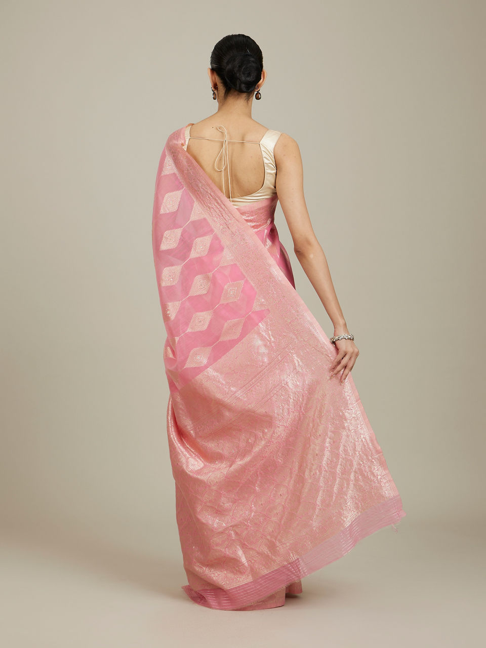 Mohey Women Elegant Pink Silk with Intricate Zari Weave Saree