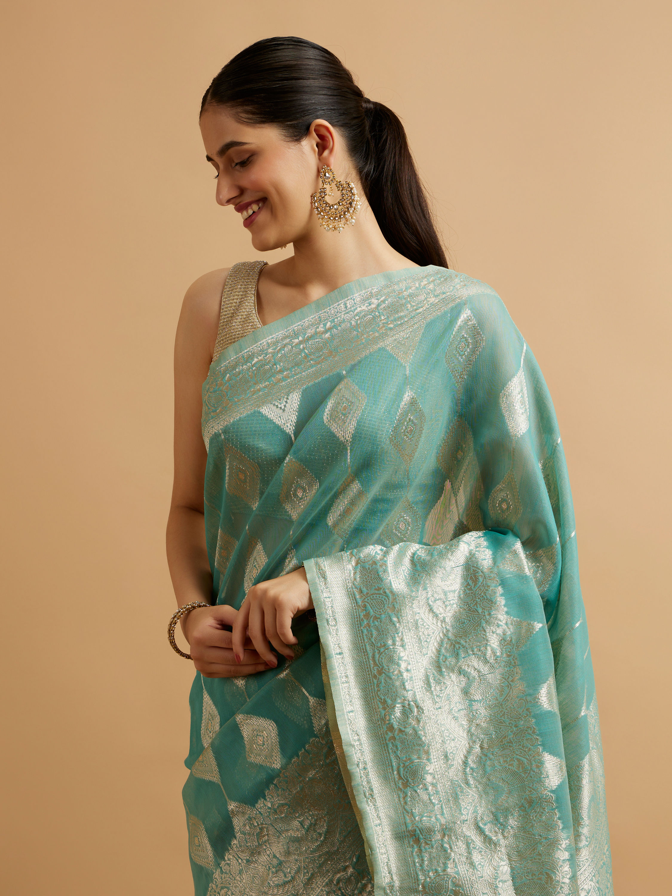 Mohey Women Light Blue Art Silk with Intricate Zari Weave Saree