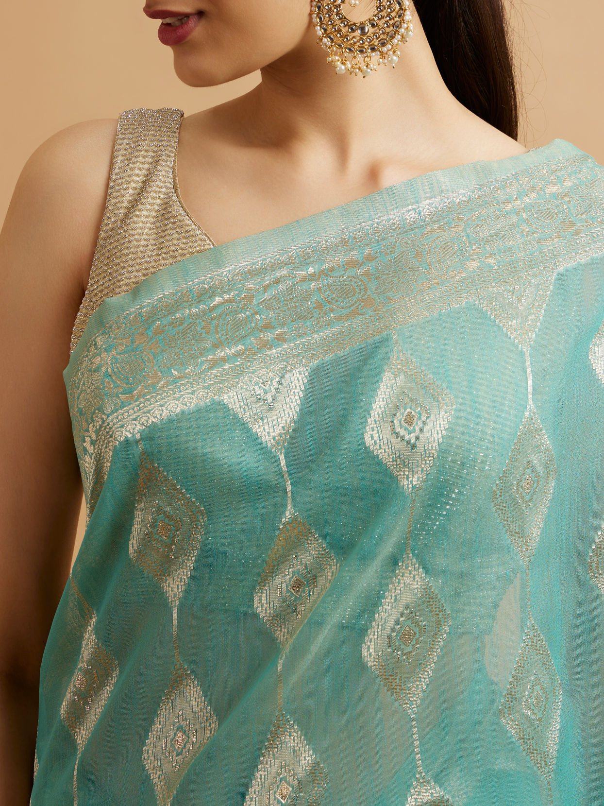 alt message - Mohey Women Light Blue Art Silk with Intricate Zari-Weave Saree image number 3