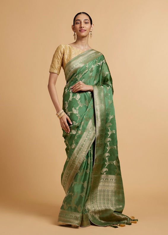 Mohey Women Pista Green Paisley & Bel Buti Patterned Saree