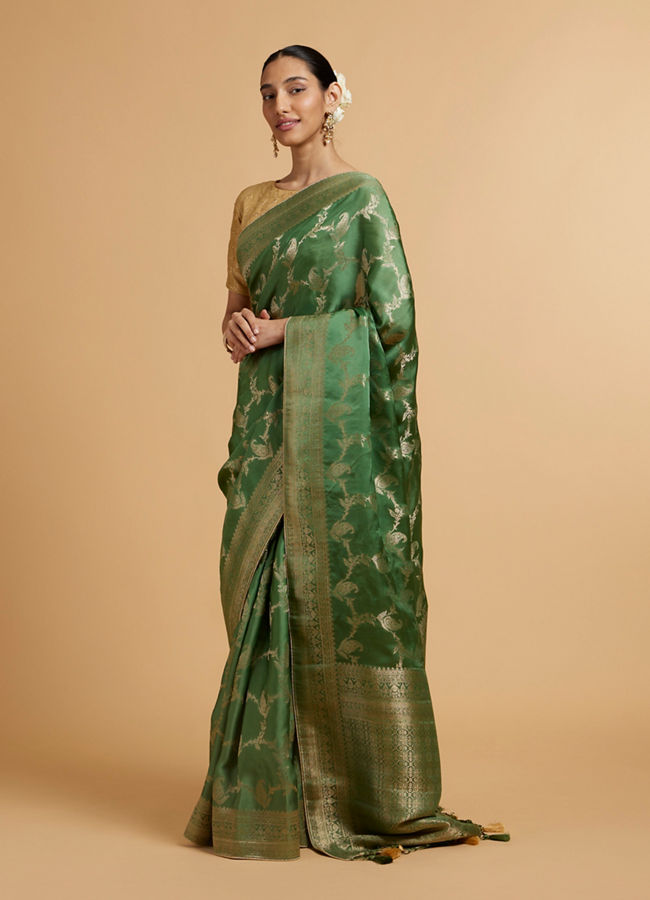 Mohey Women Pista Green Paisley & Bel Buti Patterned Saree