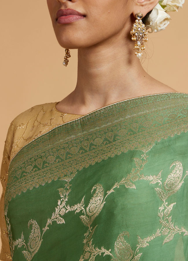 Mohey Women Pista Green Paisley & Bel Buti Patterned Saree