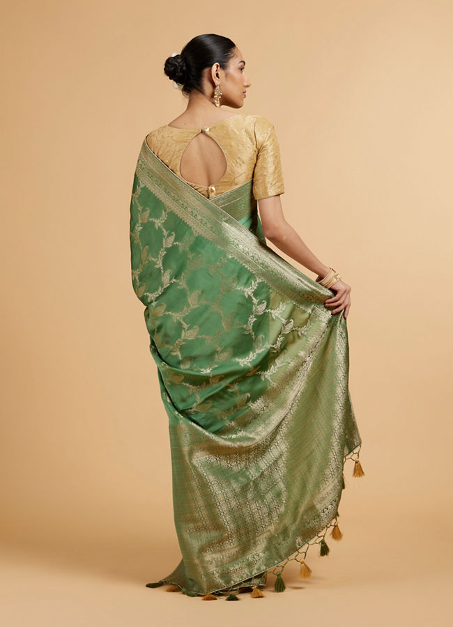 Mohey Women Pista Green Paisley & Bel Buti Patterned Saree