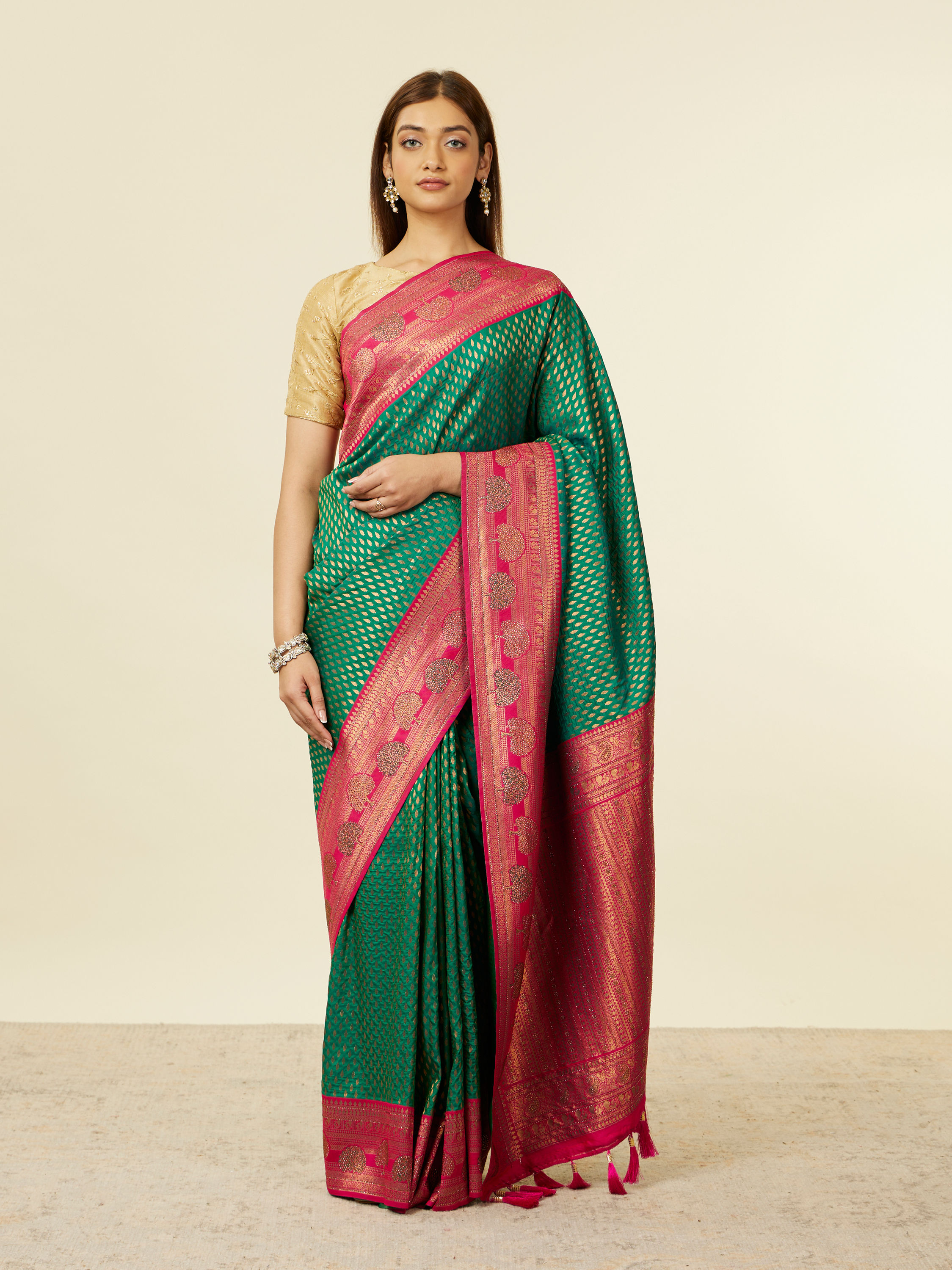 Mohey Women Dark Green Floral Buta Patterned Saree with Latkan Trimmings