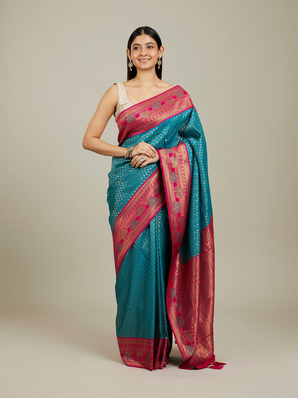 Mohey Women Rama Green Buta Patterned Saree with Floral Leaf Border