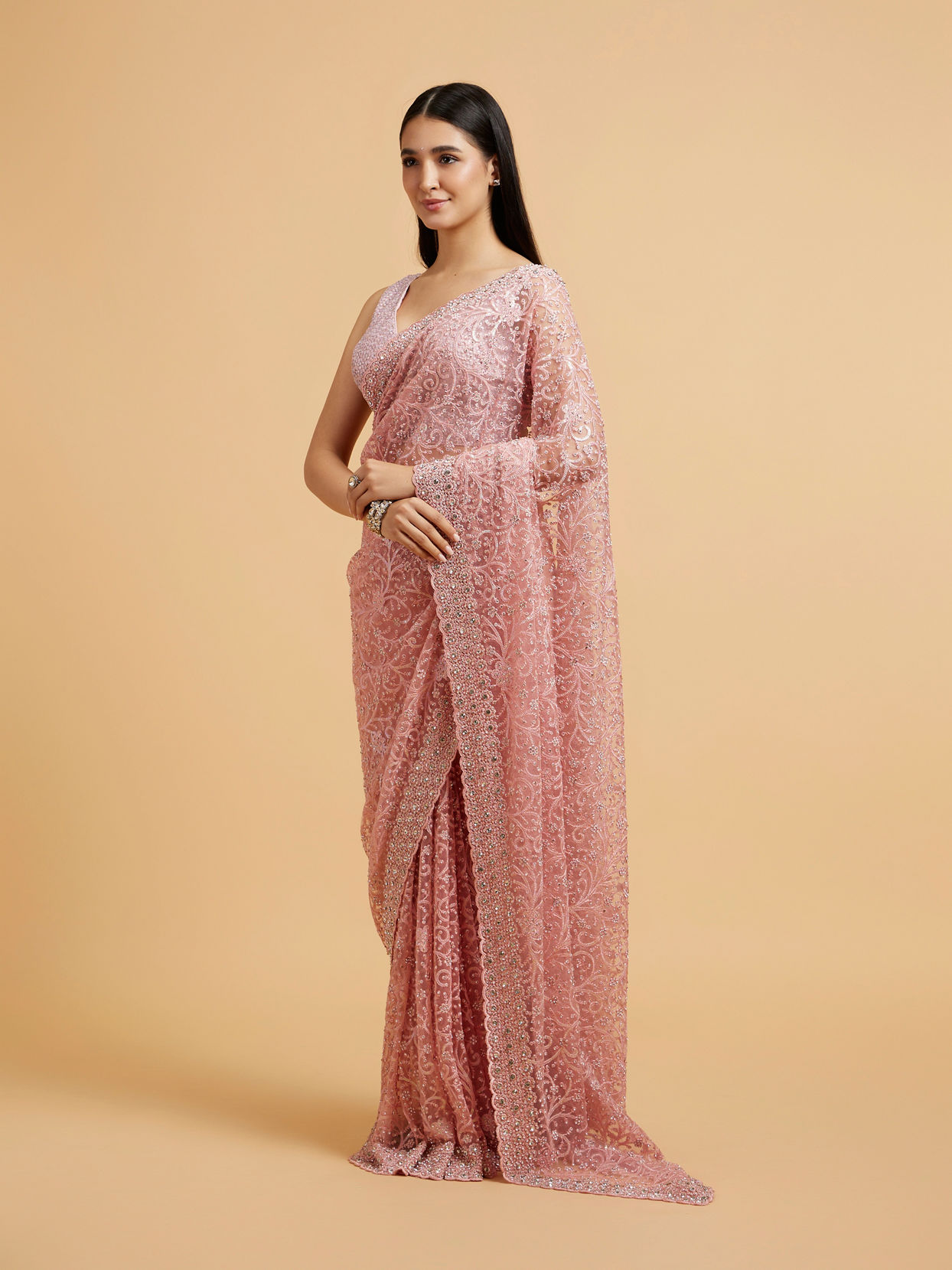 alt message - Mohey Women Blush Pink Bel Buti Embroidered Saree with Stone Embellishment image number 2