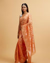 alt message - Mohey Women Coral Peach Floral Jaal Patterned Saree image number 2