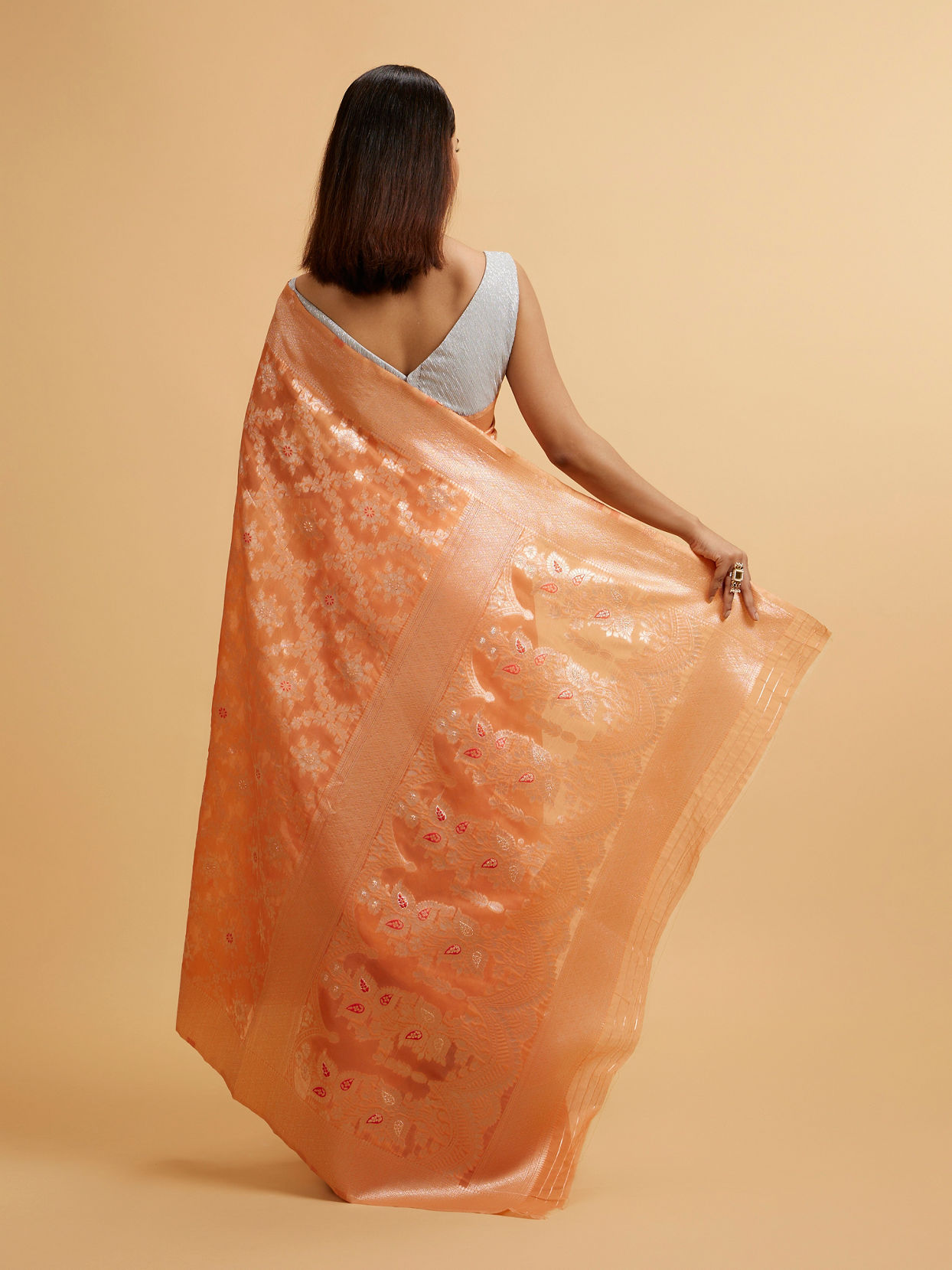 Mohey Women Coral Peach Floral Jaal Patterned Saree