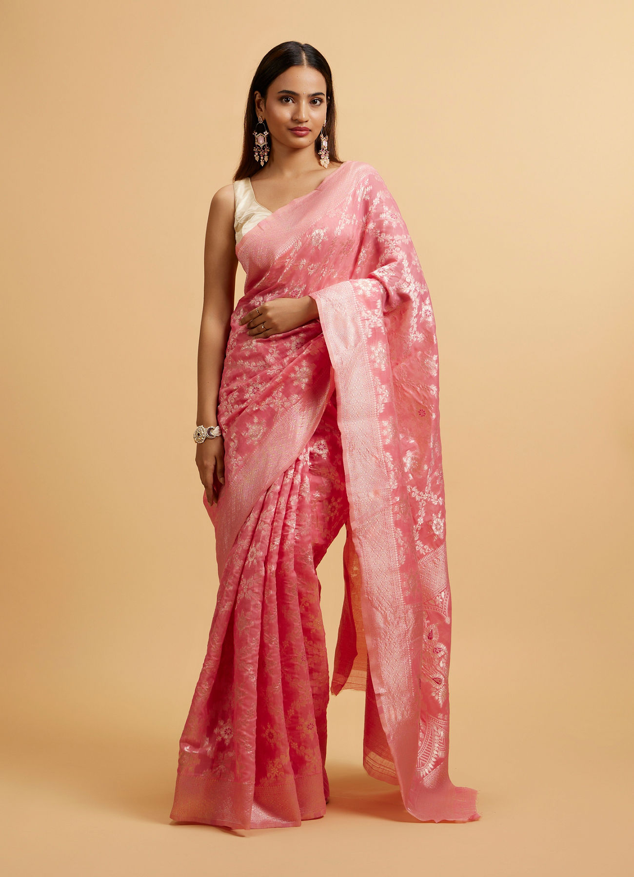 Mohey Women Pink Floral Jaal Patterned Saree