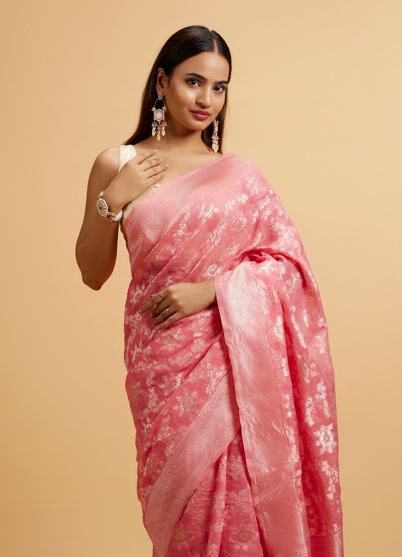 Mohey Women Pink Floral Jaal Patterned Saree