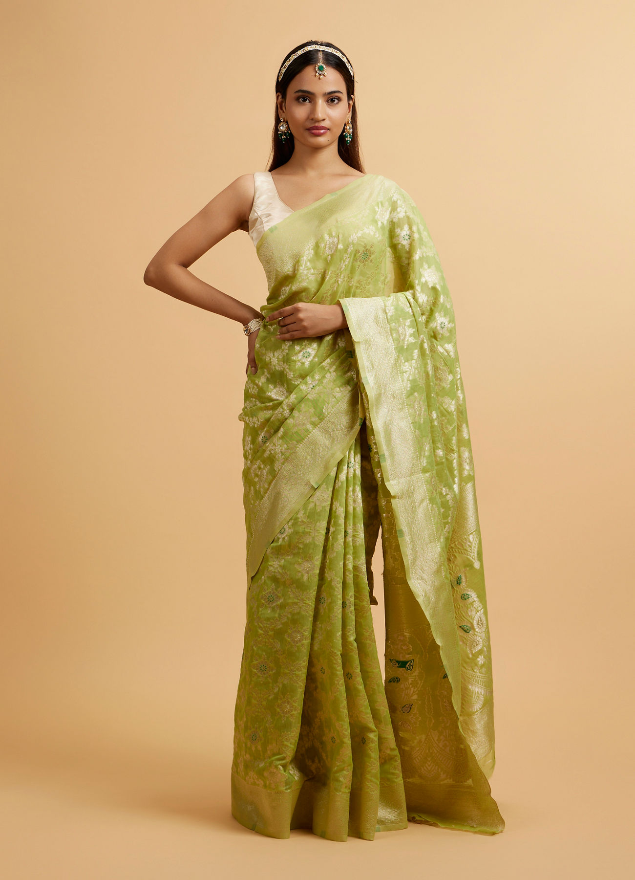 Mohey Women Light Green Floral Jaal Patterned Saree