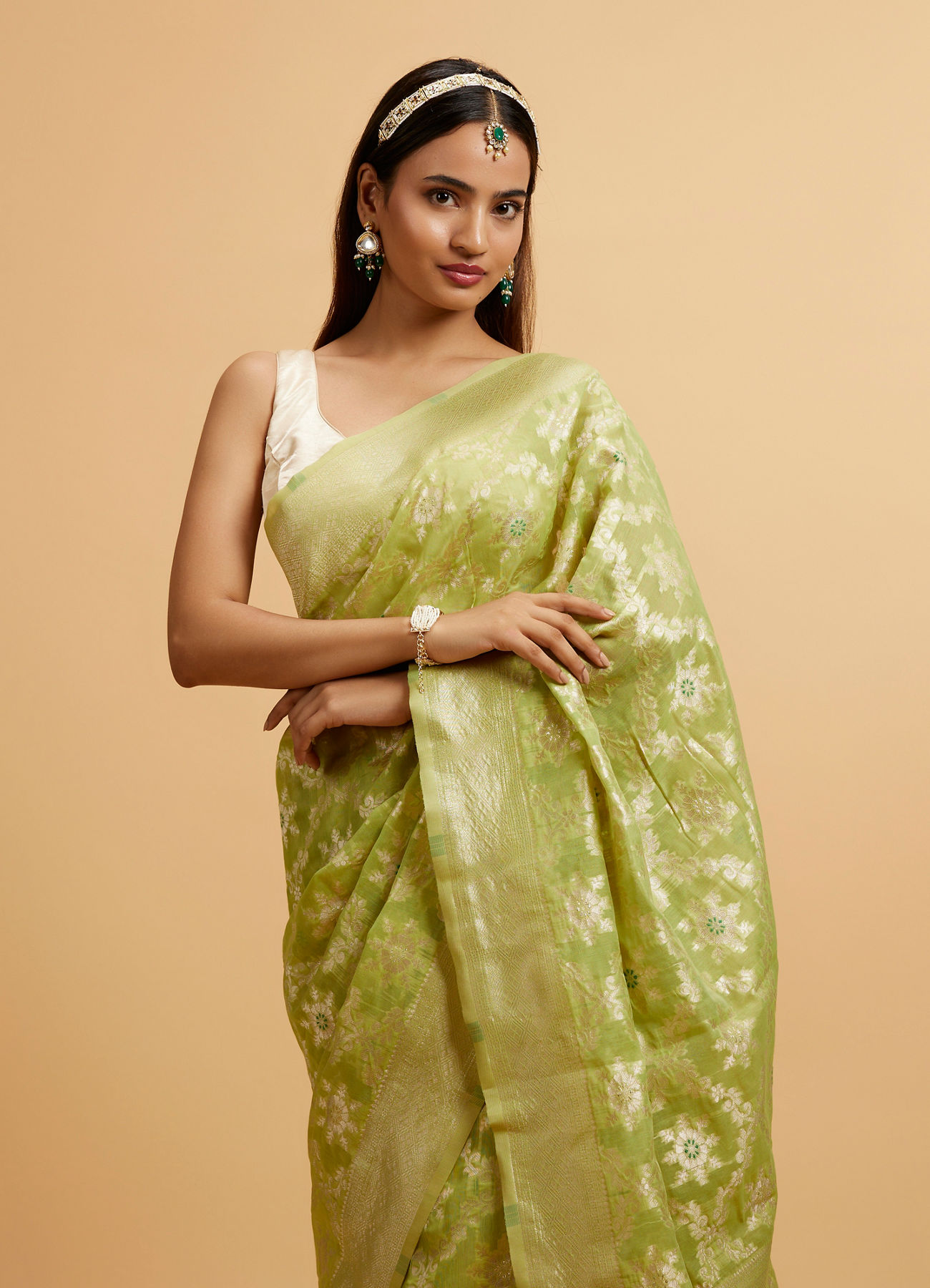 Mohey Women Light Green Floral Jaal Patterned Saree